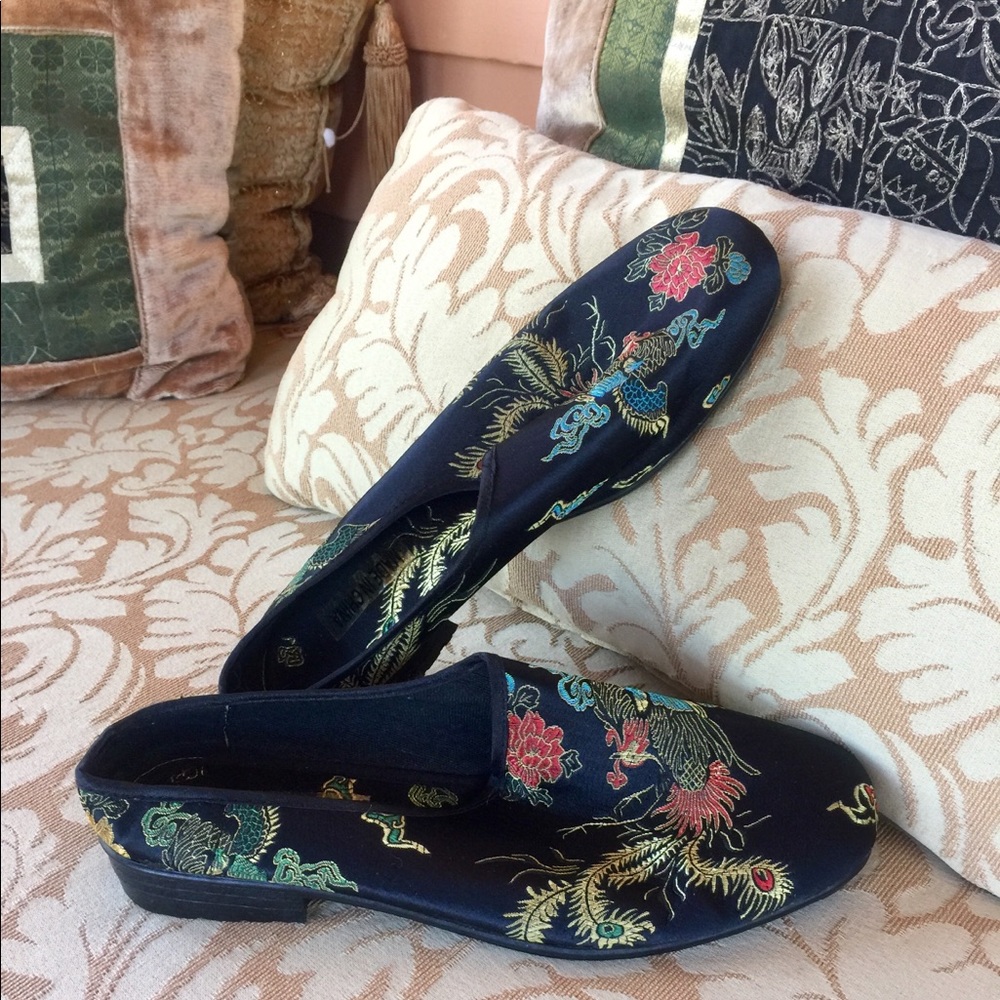 Asian-style black print slipper – Sz medium